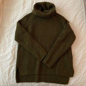 Madewell Turtleneck Sweater in Olive Green